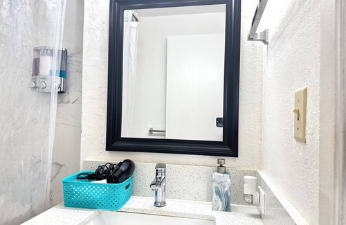 Waikiki Hotel | Family/Friends Hotel in Terrific Honolulu Room, AC