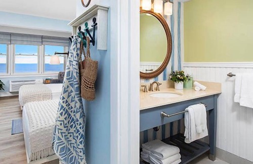 Silver Beach Hotel | Family Fun! Minutes to Woods Hole Aquarium! Onsite Pools, Private Beach!