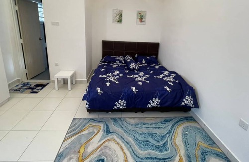 Batu Pahat House | FAMILY Gathering - Sized Corner Lot House with outdoor landscape