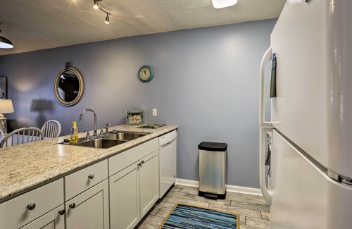 Bel Air House | Family Getaway, 1 Block to Ocean - 2 BR + Bunks