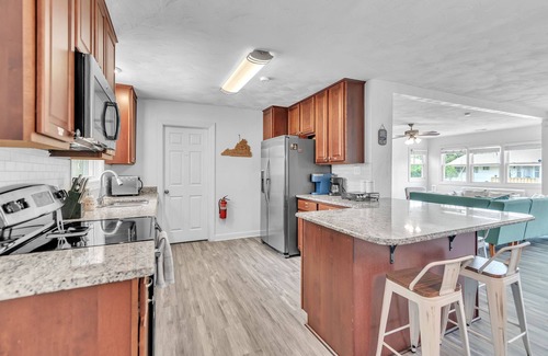 Bayview House | Family Getaway + 1 Block from Beach + Game Room + Fenced Yard - We Welcome Dogs!