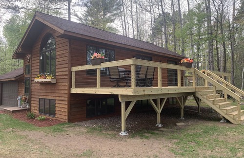 Minocqua Cabin | 🌟Family Getaway🔥FirePit🔥Game room🌟Lake Front💧Private Location🌟Close to town🏖️