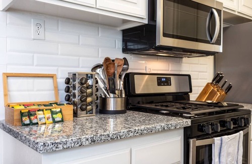 Arcadia Apartment | ♔ Family Getaway for So Cal Attractions · Parking Included ♔