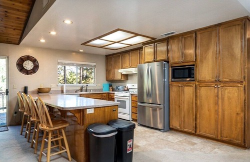 Groveland House | Family Getaway! Walking distance to the lake and close to Yosemite!