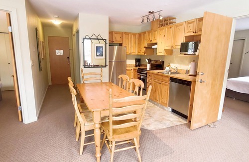 East Kootenay Condo | Family & Groups | 2 Q beds + 2 Twin | Portable AC