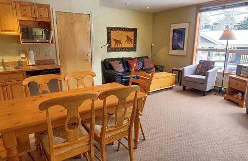 East Kootenay Condo | Family & Groups | 2 Q beds + 2 Twin | Portable AC