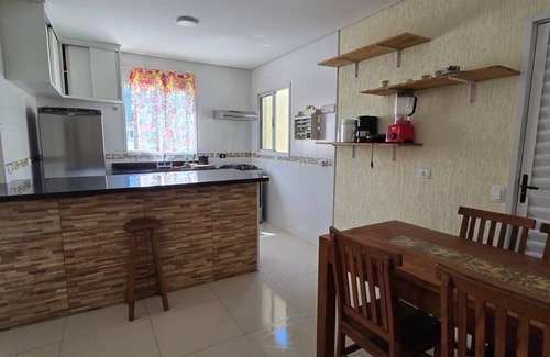 Maranduba House | Family house - Suites with air conditioning, swimming pool and barbecue, 250m from Sapê beach.