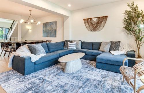 Erie House | Family Haven 1 Mi to Dtwn Erie Bring Your Pets!