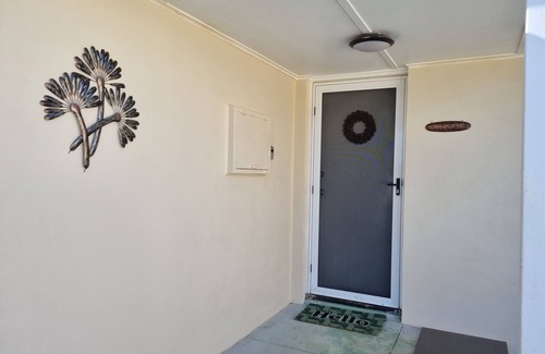 Koongamia House | FAMILY HAVEN - Charming 3-bedroom house with AC and WiFi in peaceful Koongamia