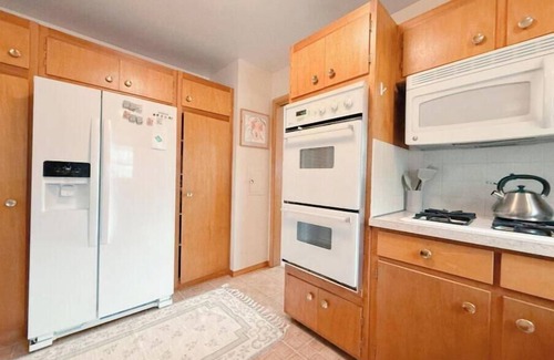 Willowick House | Family Home Across from Park & Pool Access