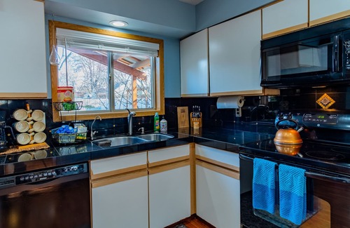 Depot Bench House | Family Home - close to BSU, Downtown, and Airport