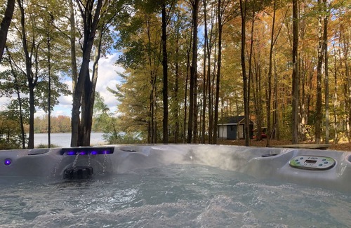 Gobles House | Family Home on a Private Lake Hot Tub: Oct-April! 2 ski resorts 15 minutes away!