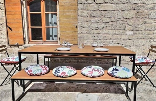 Miramas House | Family home on the heights of Miramas-Le-Vieux in the heart of Provence