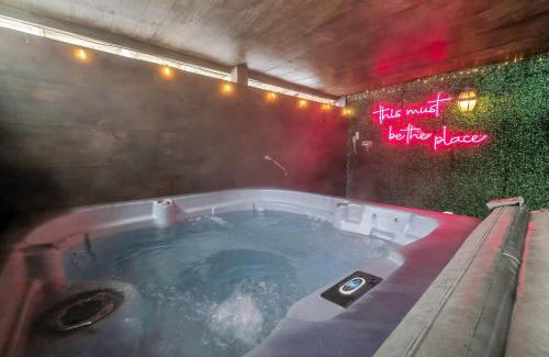 Long Pond House | Family Home W Hot Tub - 1 Mile To Lake