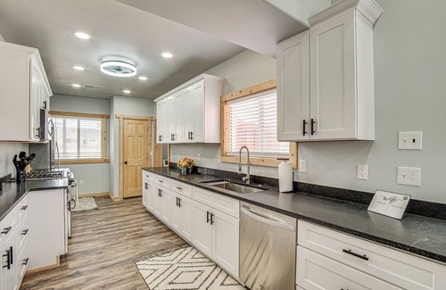 Circleville House | Family Home w/Mountain Views in Circleville!