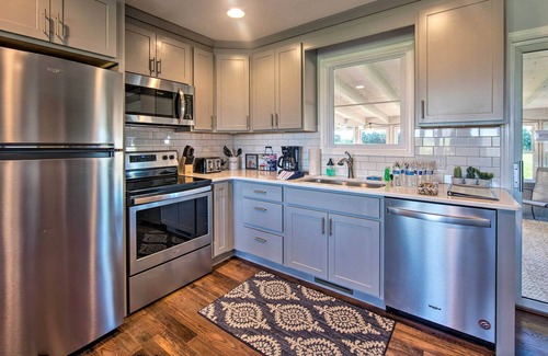 Ronks House | Family Home w/Sunroom & Hot Tub, 12mi to Lancaster