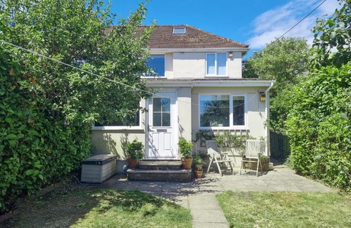 Topsham House | Family home with countryside views within walking distance of amenities