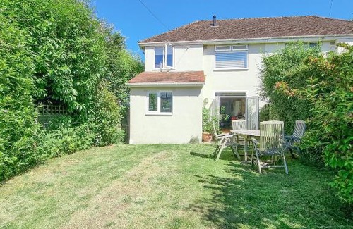 Topsham House | Family home with countryside views within walking distance of amenities