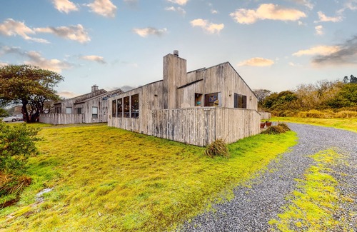 Sea Ranch House | Family home with private hot tub, pool access & game room - dog-friendly