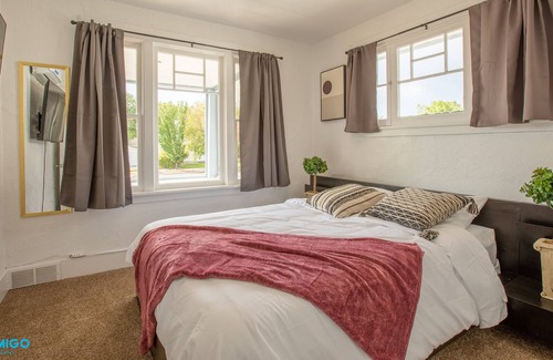 Price House | Family Home with Space to Rest
