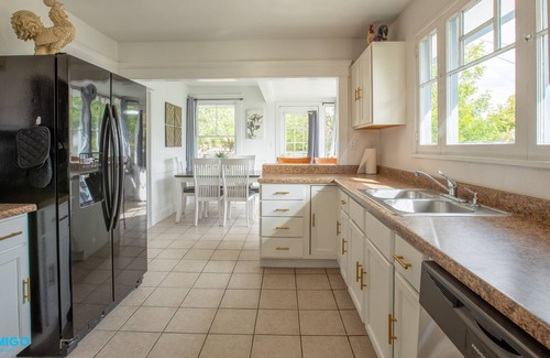 Price House | Family Home with Space to Rest