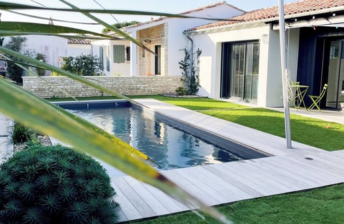 Loix House | Family home with swimming pool between sea and countryside