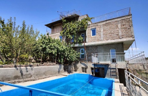 Yerevan Villa | Family hotel & resort + pools & garden