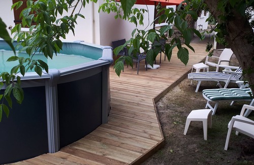 Mimizan Villa | Family house 12 pers children's playground, swimming pool, beaches 2km, cycle track 100m
