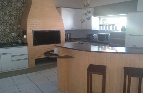 Ingleses do Rio Vermelho House | FAMILY HOUSE 230M FROM THE SEA, 4 SUITES WITH AIR, WI-FI, SINUNE IN CONDOMÍNIO CLOSED