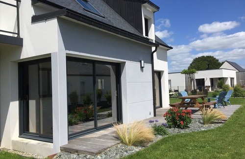 Belz House | FAMILY HOUSE CLOSE TO THE SEA