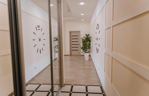 Lenins'kyi district Apartment | Family House