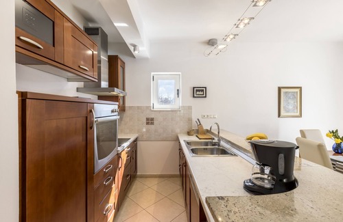 Srinjine House | Family house -Villa with heated pool and big garden