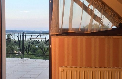 Velence House | Family House with Lake Velence panorama, swimming pool and free Wifi.