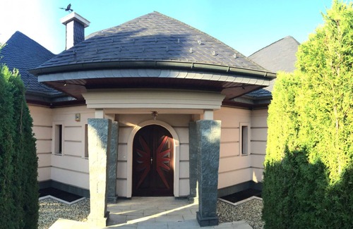 Velence House | Family House with Lake Velence panorama, swimming pool and free Wifi.