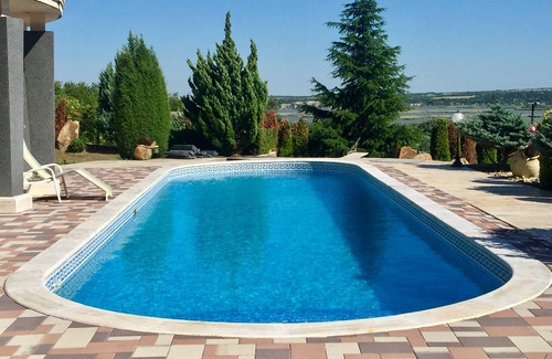 Velence House | Family House with Lake Velence panorama, swimming pool and free Wifi.