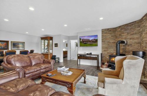 Baker Apartment | Family Mountain Escape w Private Suite Modern Comforts