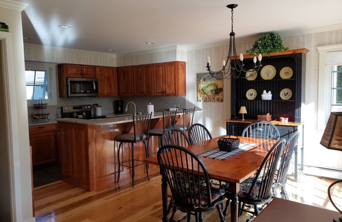 Manchester Center House | Family oriented community in country setting.10 minute walk to town center.