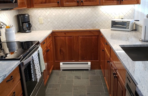 Manchester Center House | Family oriented community in country setting.10 minute walk to town center.