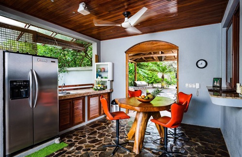 Tamarindo House | Family Paradise 6-BR Villa w/private pool Steps from Beach and Tamarindo Town