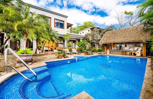 Tamarindo House | Family Paradise 6-BR Villa w/private pool Steps from Beach and Tamarindo Town