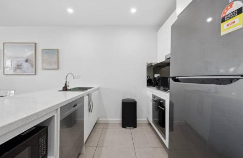 Mascot Apartment | Family Penthouse Apt Lvl 13 with 2 Carparks at Airport