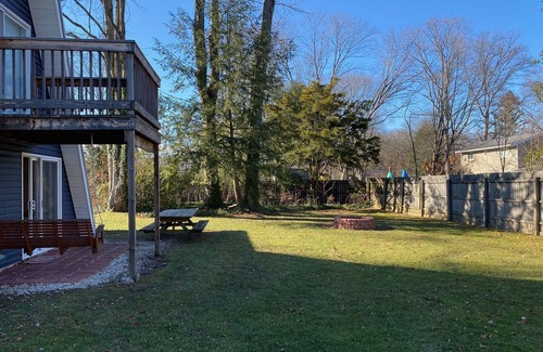 Conneaut Lakeshore Cottage | Family Retreat at Conneaut Lake, PA ideal for family fun or relaxing get- away!