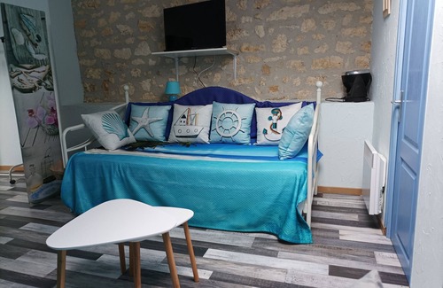Le Gua Bed & Breakfast | Family-run B&B, Océane, with heated pool near Royan.