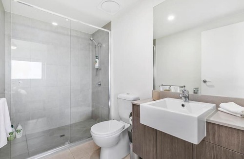 Birtinya Apartment | Family size 2brm apt water views opp hospital