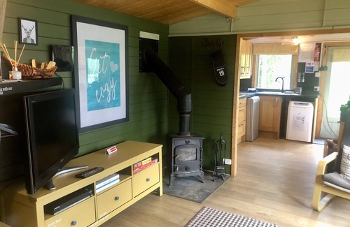 Chawston Cabin | Family size wilderness style cabin just off the A1