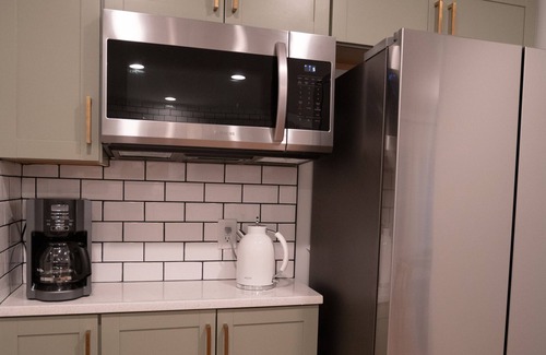 Columbia Cottage | Family sized cottage a short walk to Muletown square - Downtown!