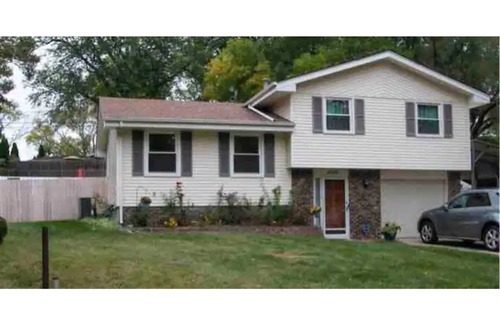 North Central Omaha House | Family-sized home with outdoor pool and deck