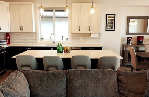 Vernon House | Family Sized Modern Farmhouse Luxury w/Golf Course Views. Pet-Friendly!