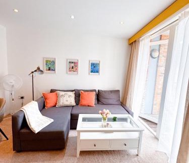 Nine Elms Apartment | Family Stay London with Balcony in Battersea Power Station