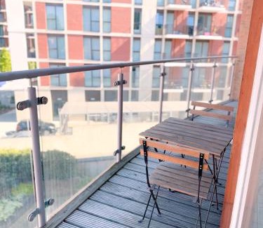 Nine Elms Apartment | Family Stay London with Balcony in Battersea Power Station